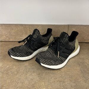 🚨Adidas Ultraboost Athletic Sneakers - Women’s Size 6🚨
